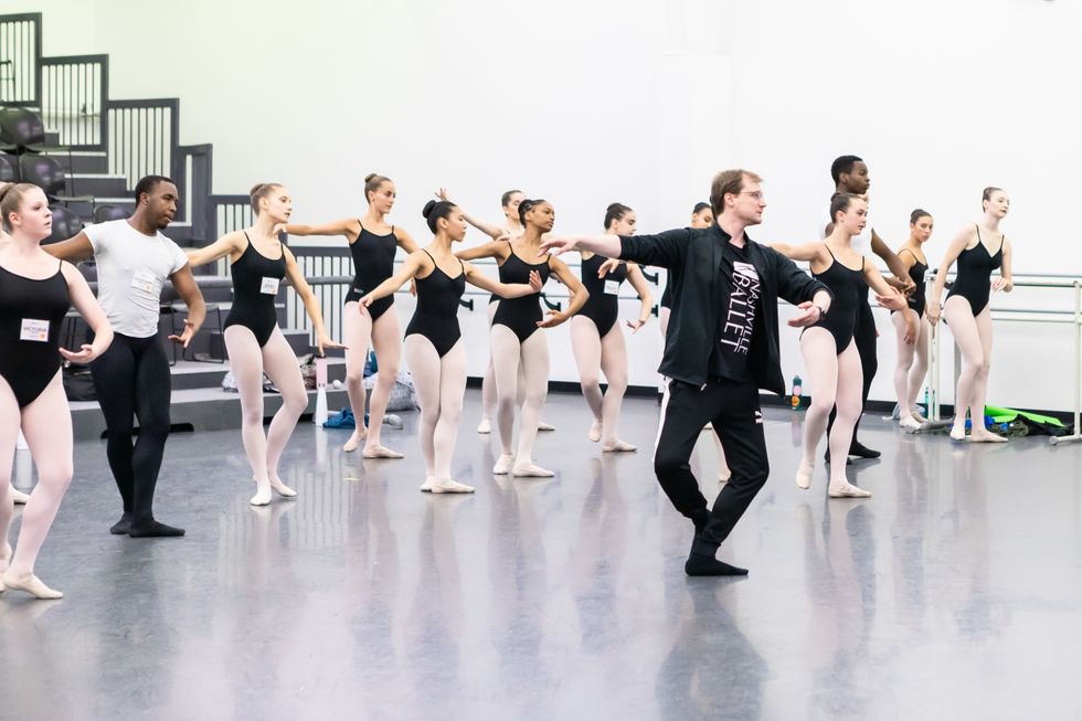 Mullikin leads a large ballet class, demonstrating a coupe back.